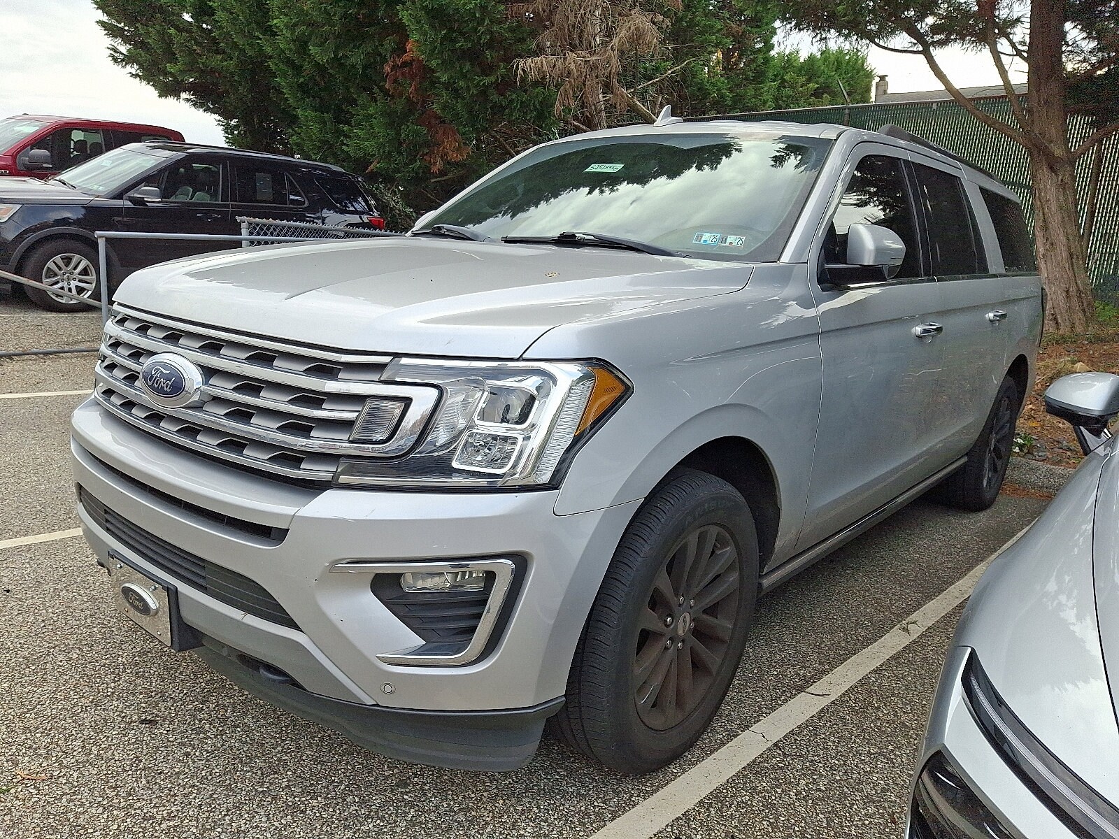 2019 Ford Expedition MAX Limited photo 2