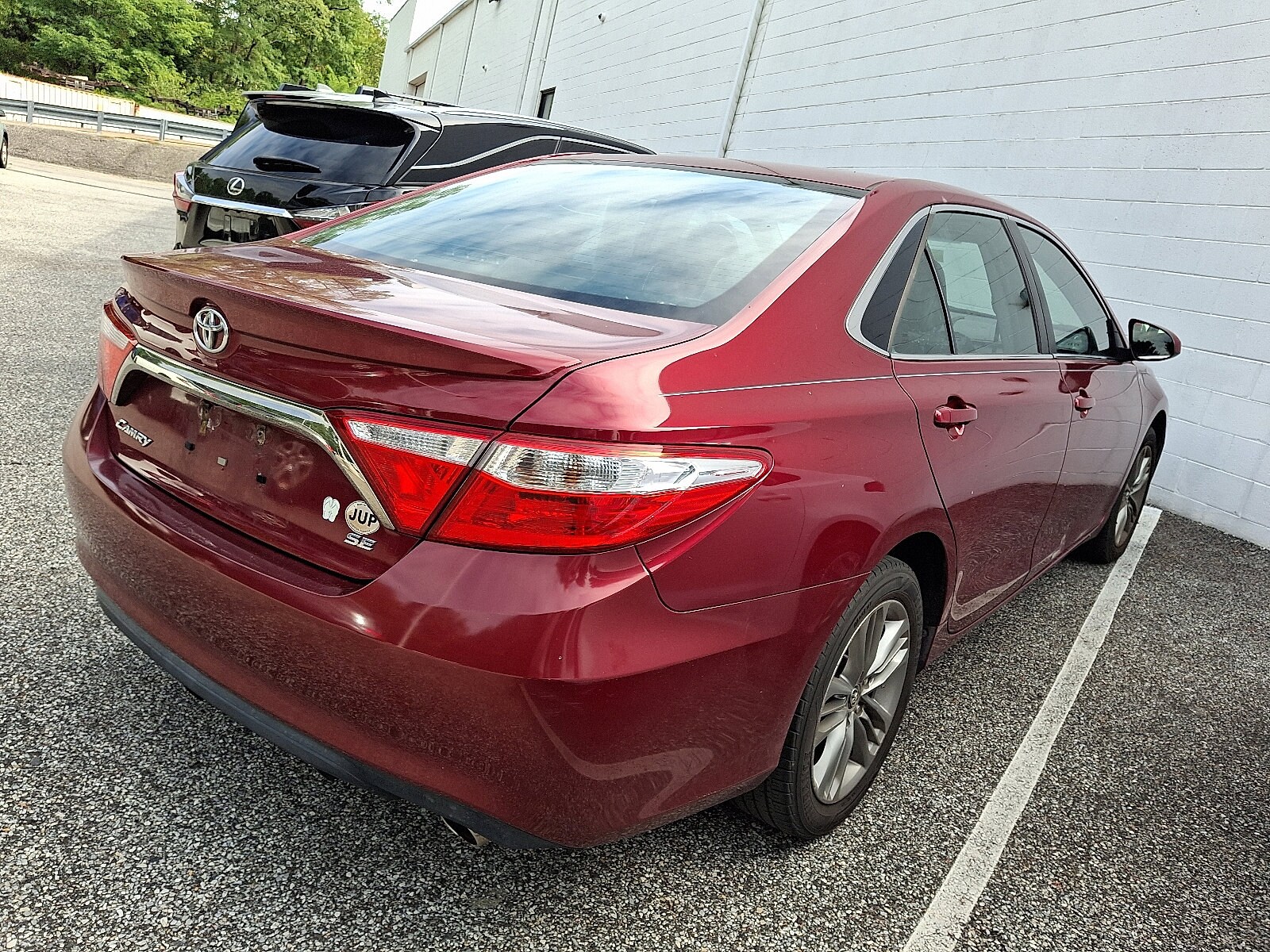 2016 Toyota Camry SE photo 3