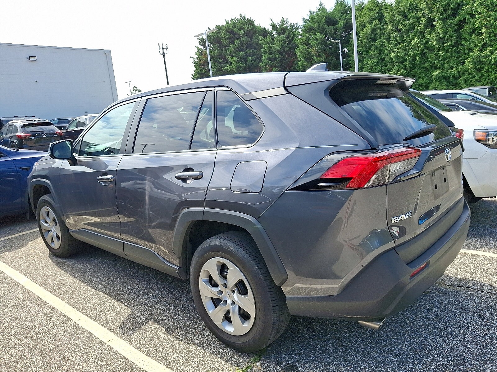 2023 Toyota RAV4 LE photo 2