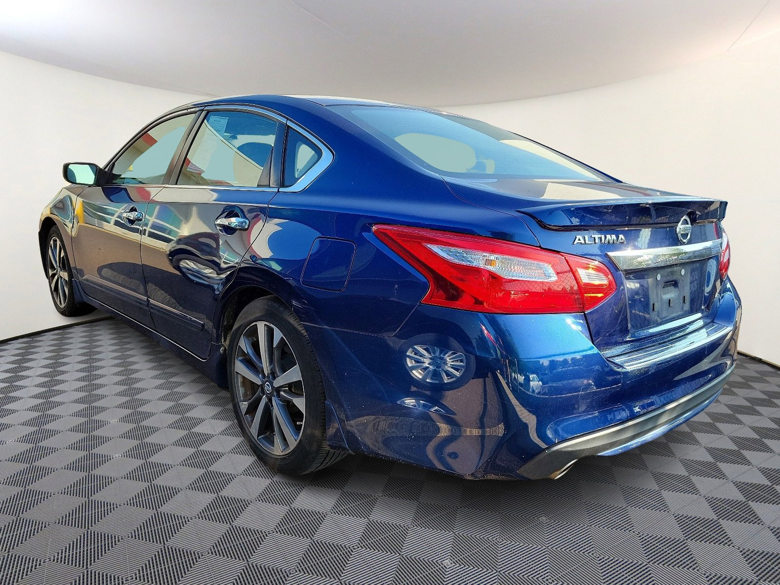 Used 2016 Nissan Altima SR with VIN 1N4AL3AP2GC156581 for sale in Springfield, PA