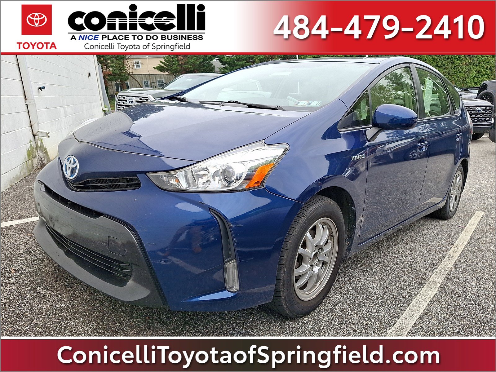 2017 Toyota Prius v Five's photo