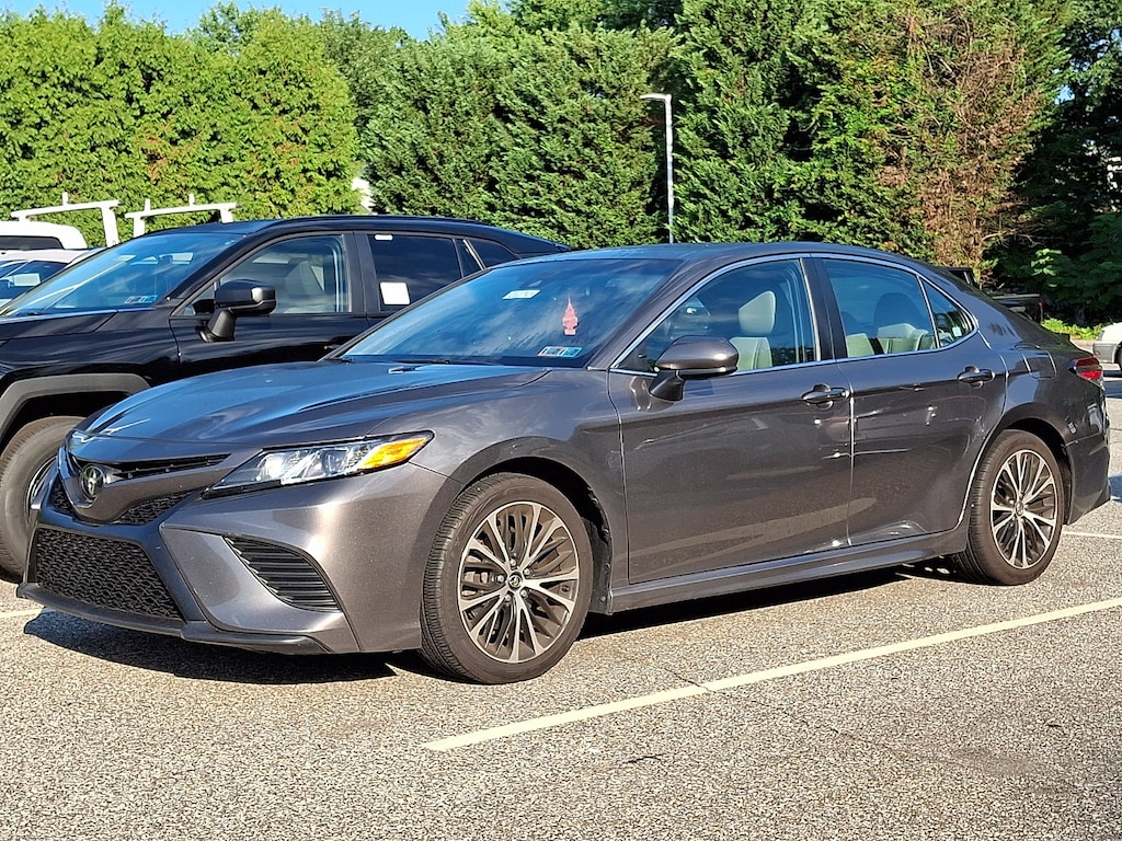 Used 2019 Toyota Camry SE Sedan