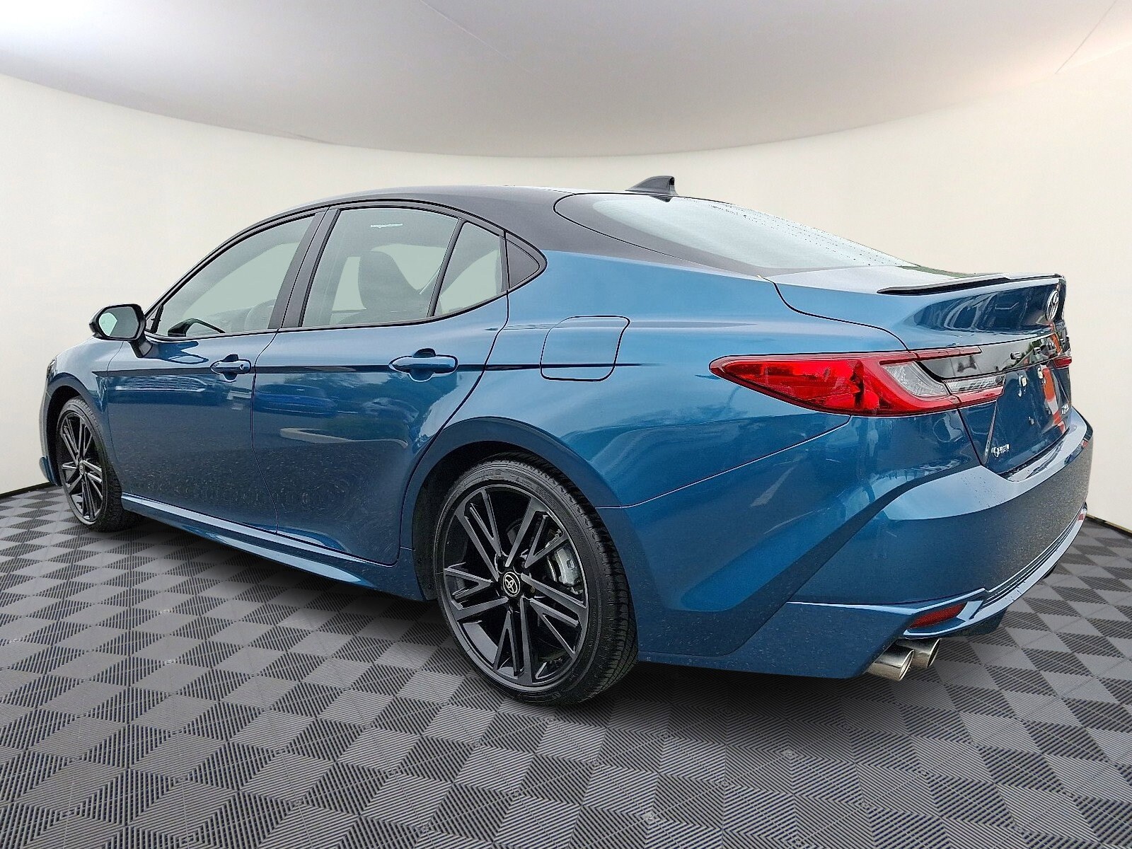 2025 Toyota Camry XSE photo 4