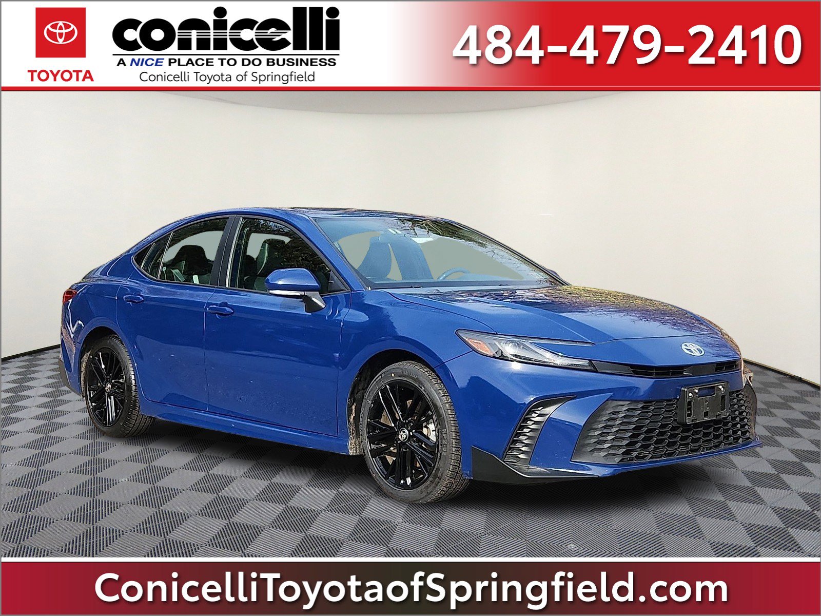 2025 Toyota Camry SE's photo