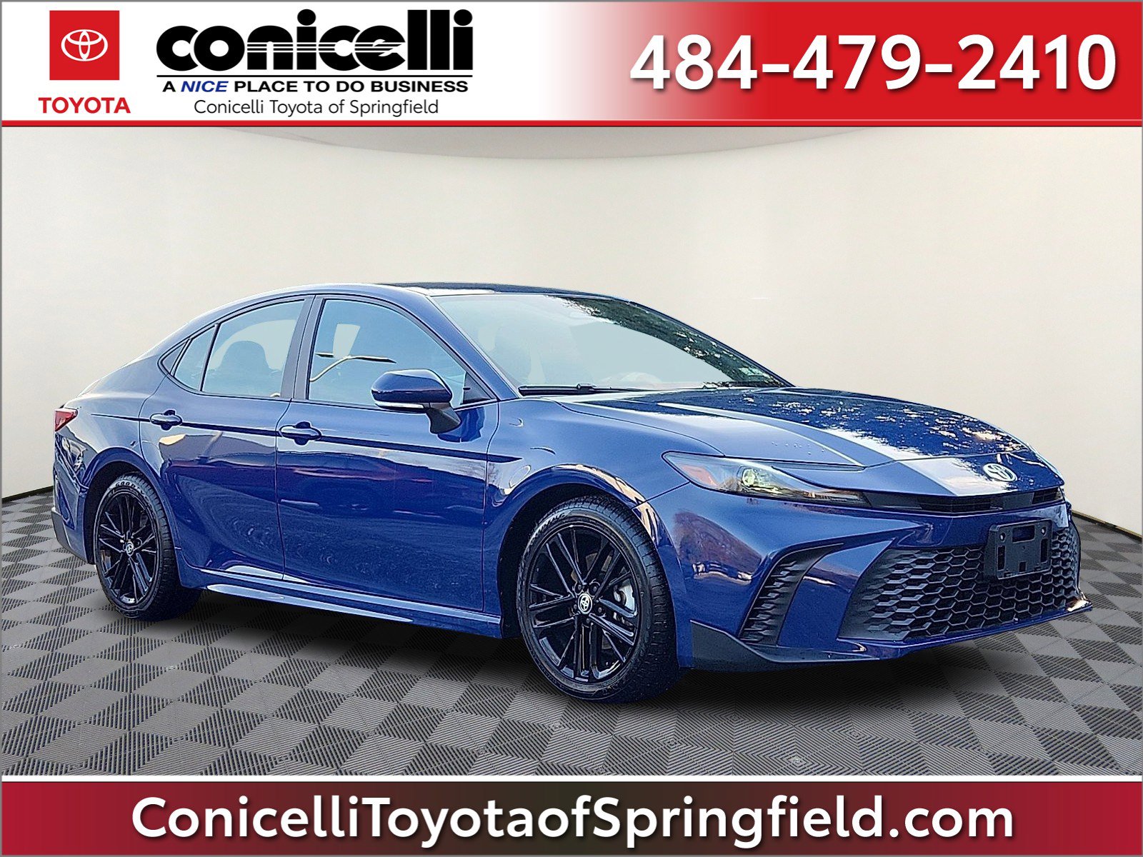 2025 Toyota Camry SE's photo