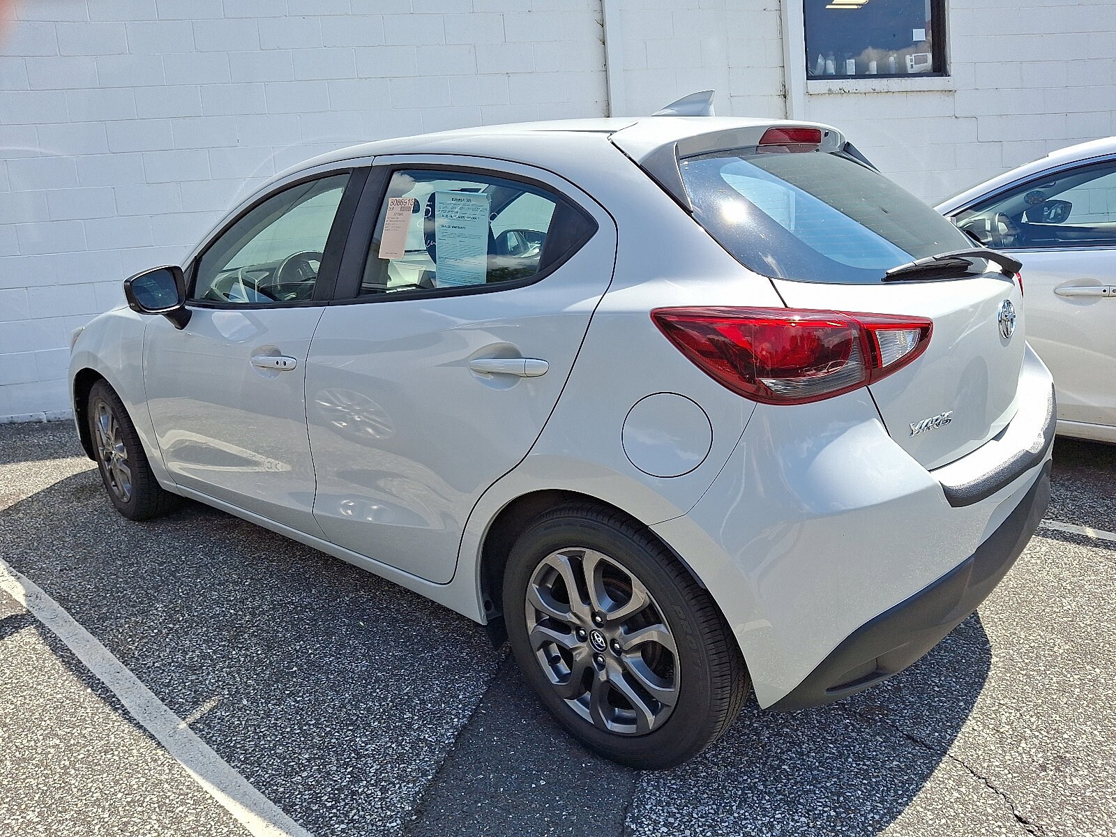 2020 Toyota Yaris LE photo 2