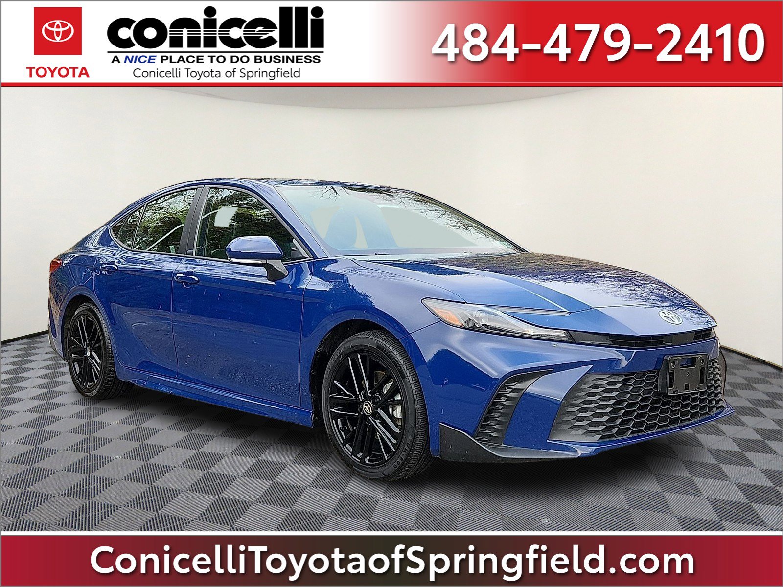 2025 Toyota Camry SE's photo