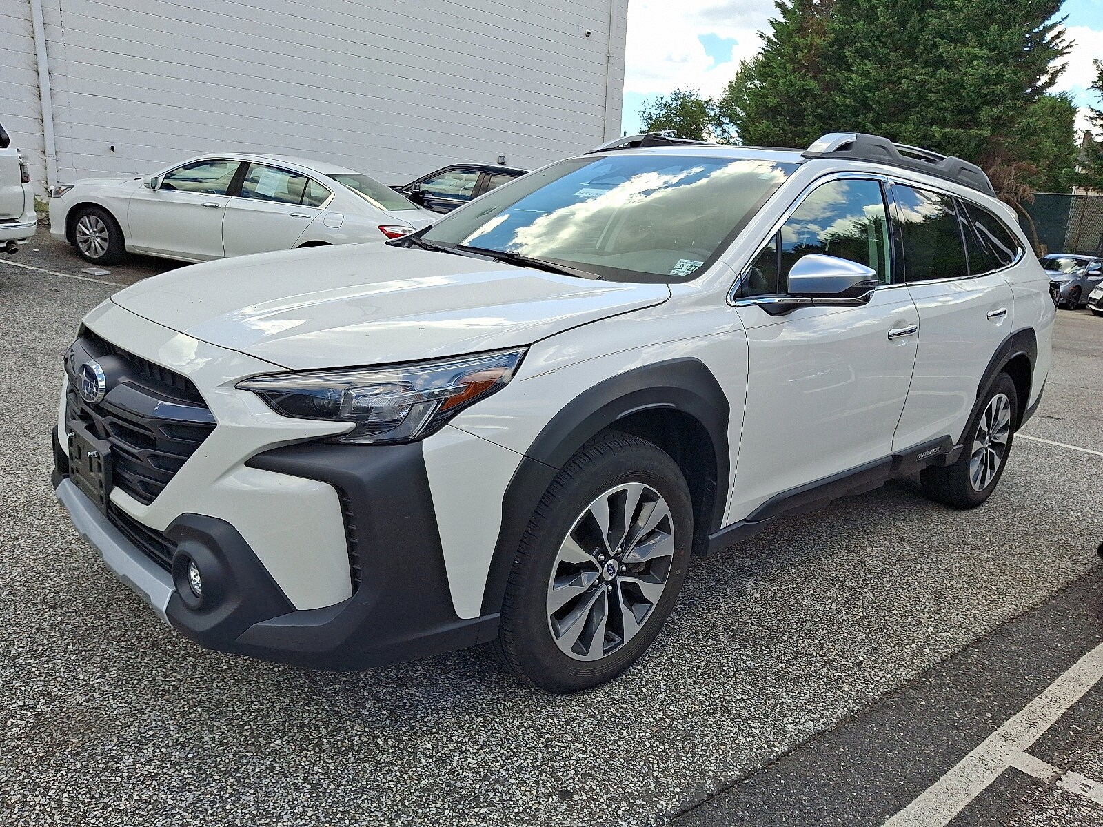 2023 Subaru Outback Touring photo 2