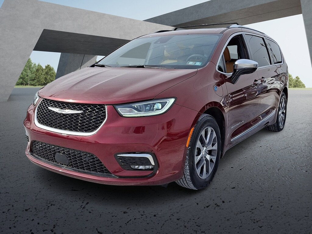 Used 2023 Chrysler Pacifica Hybrid Pinnacle Van Passenger Van