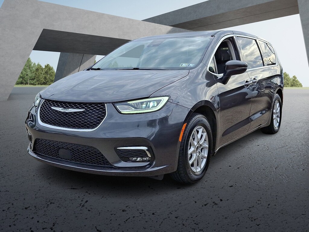 Used 2023 Chrysler Pacifica Touring L Van Passenger Van