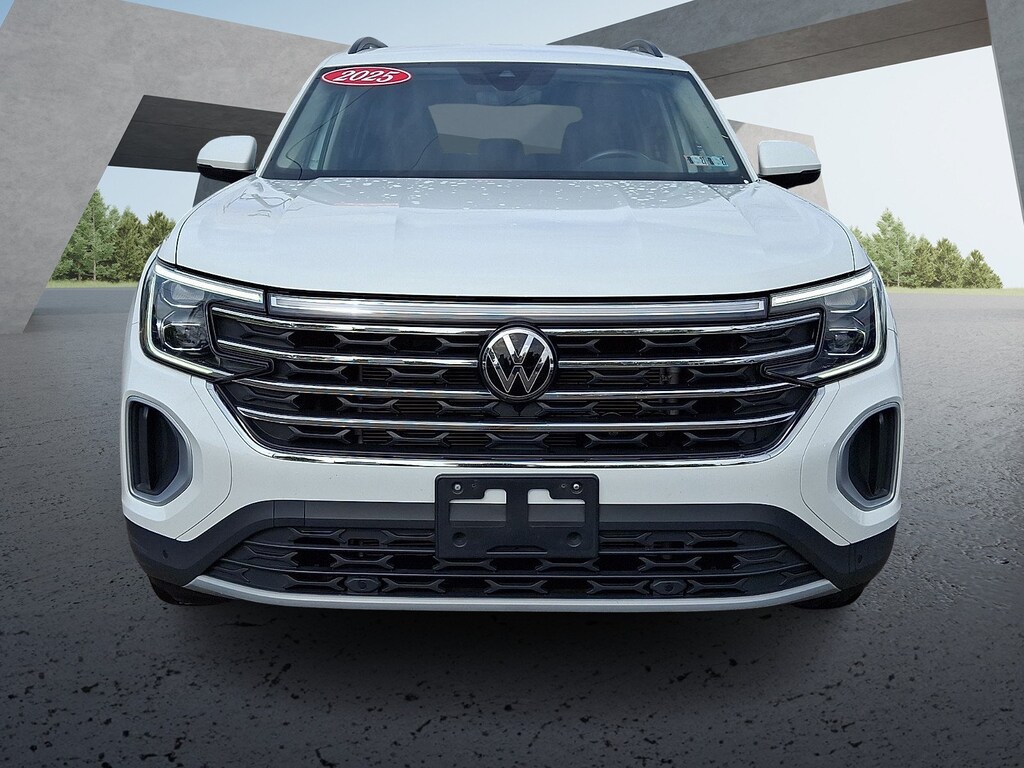 Used 2025 Volkswagen Atlas 2.0T SE with Technology SUV