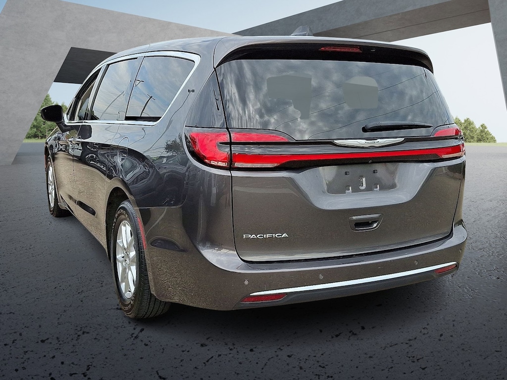 Used 2023 Chrysler Pacifica Touring L Van Passenger Van