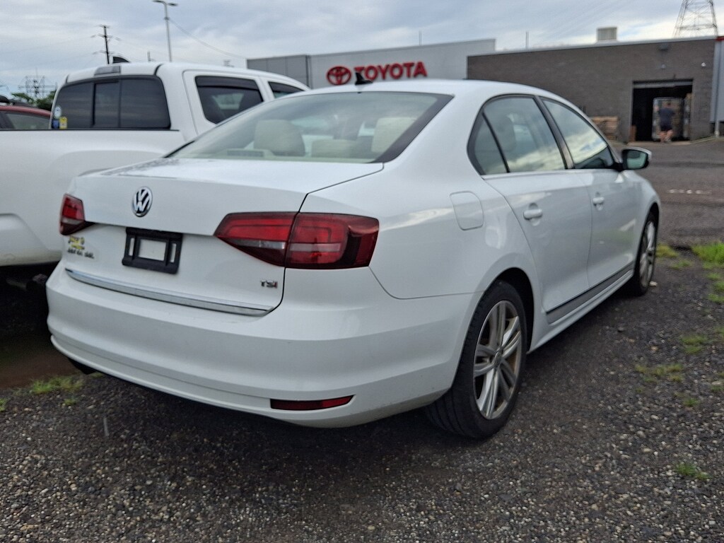 Used 2017 Volkswagen Jetta 1.8T SEL Sedan