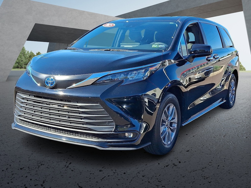 Used 2025 Toyota Sienna XLE Van Passenger Van