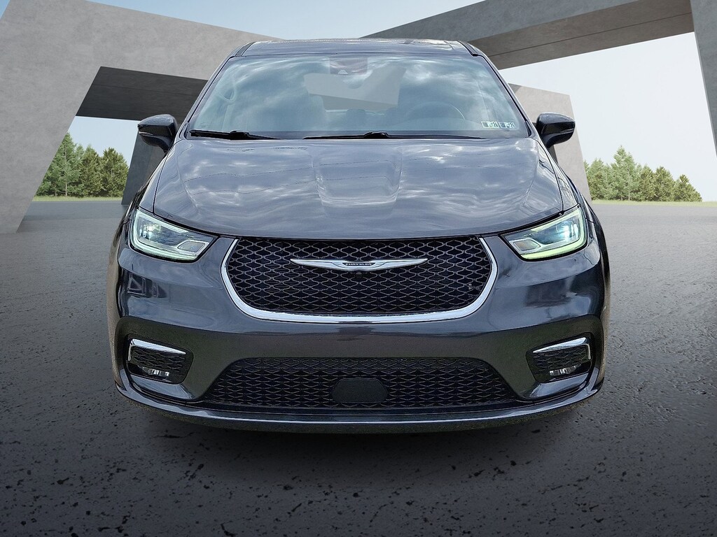 Used 2023 Chrysler Pacifica Touring L Van Passenger Van