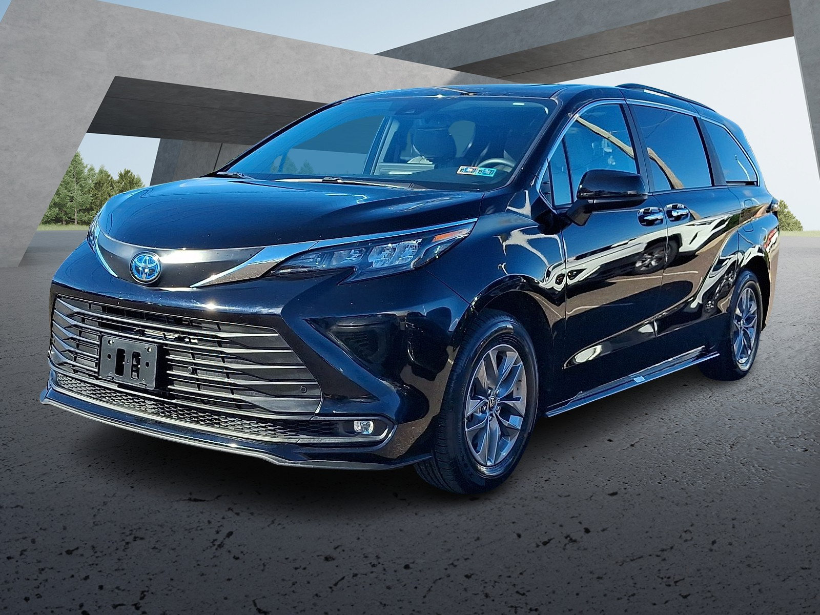 Certified 2025 Toyota Sienna XLE Van Passenger Van