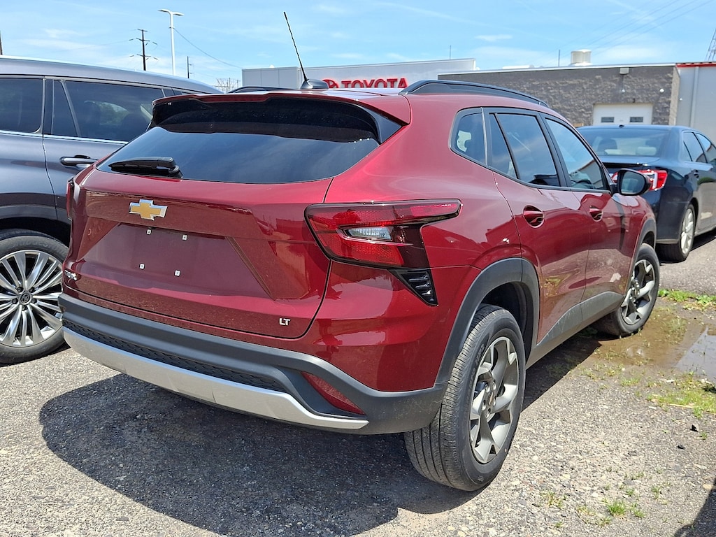 Used 2025 Chevrolet Trax LT SUV