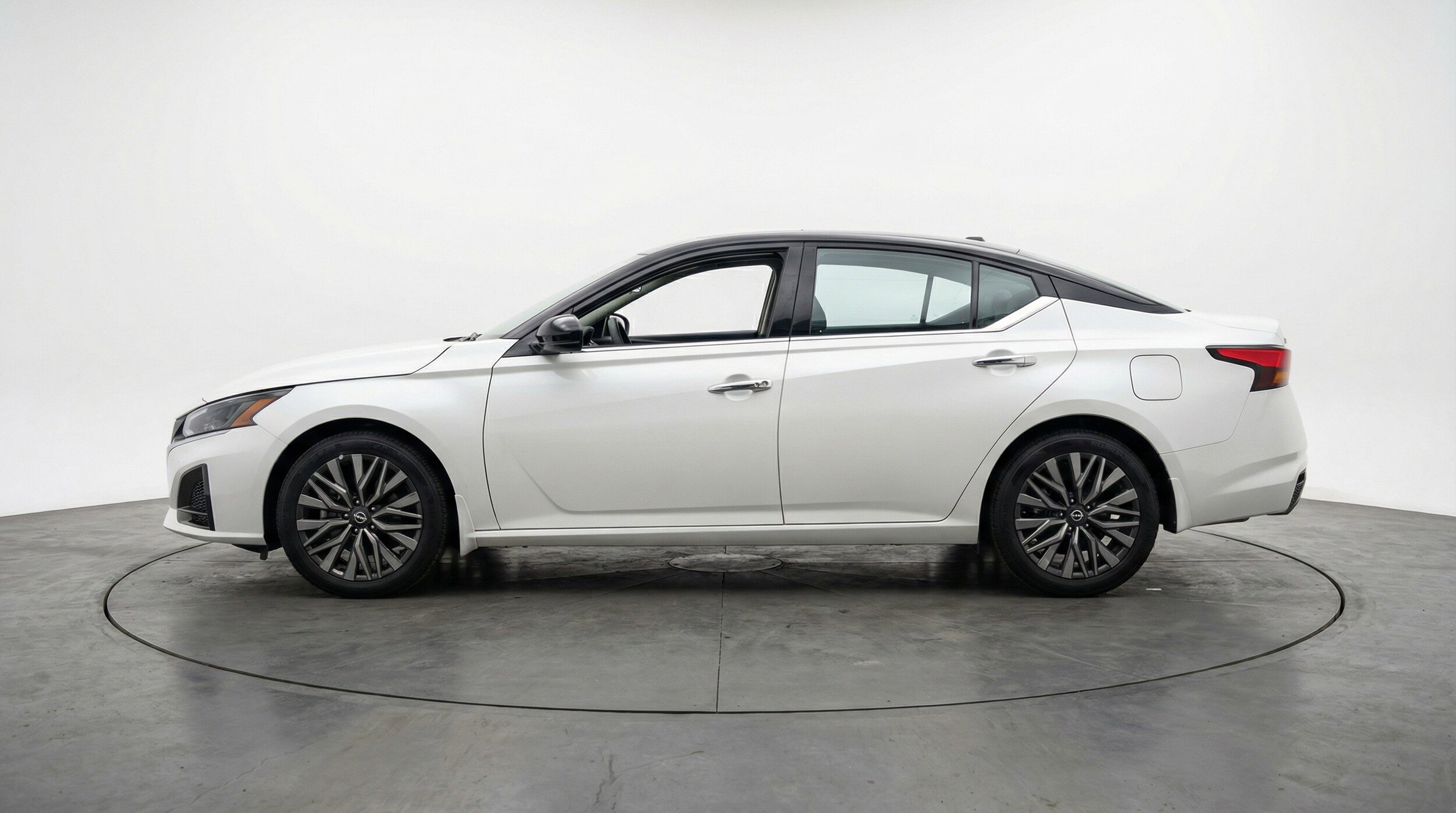 Thumbnail: 2025 Nissan Altima - 5