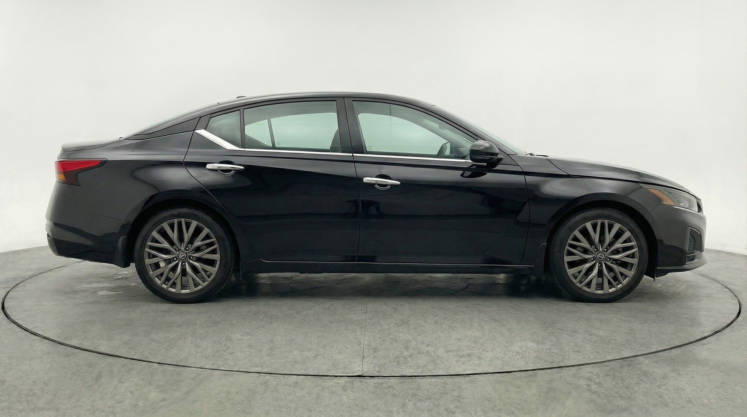 Thumbnail: 2025 Nissan Altima - 8