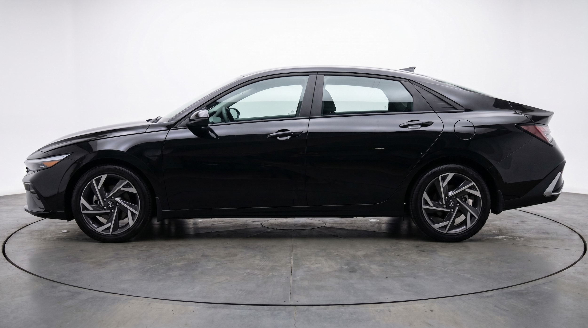 Thumbnail: 2025 Hyundai Elantra - 4
