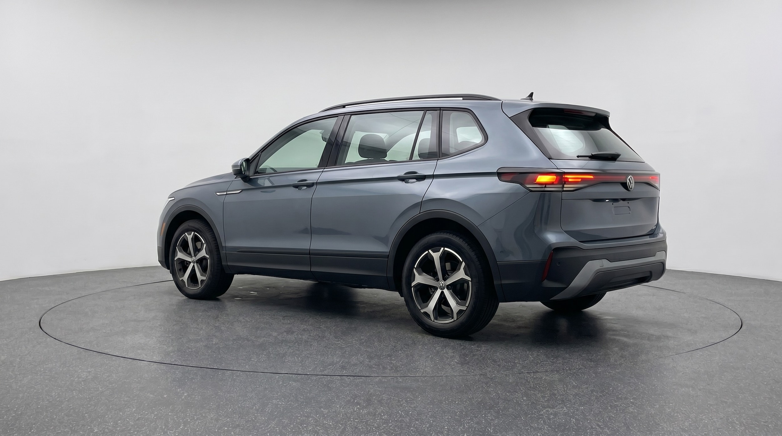 Thumbnail: 2026 Volkswagen Tiguan - 5
