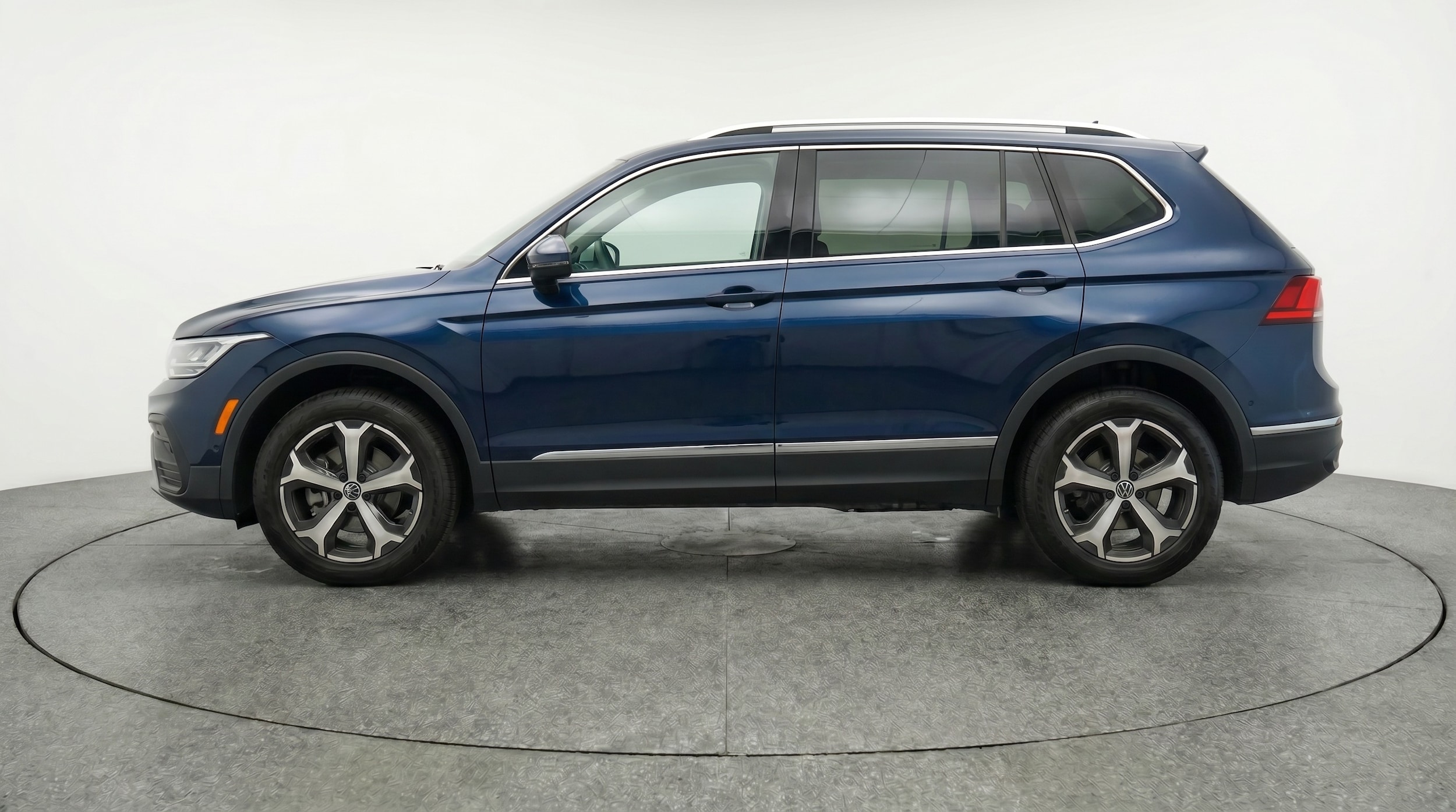 Thumbnail: 2026 Volkswagen Tiguan - 4