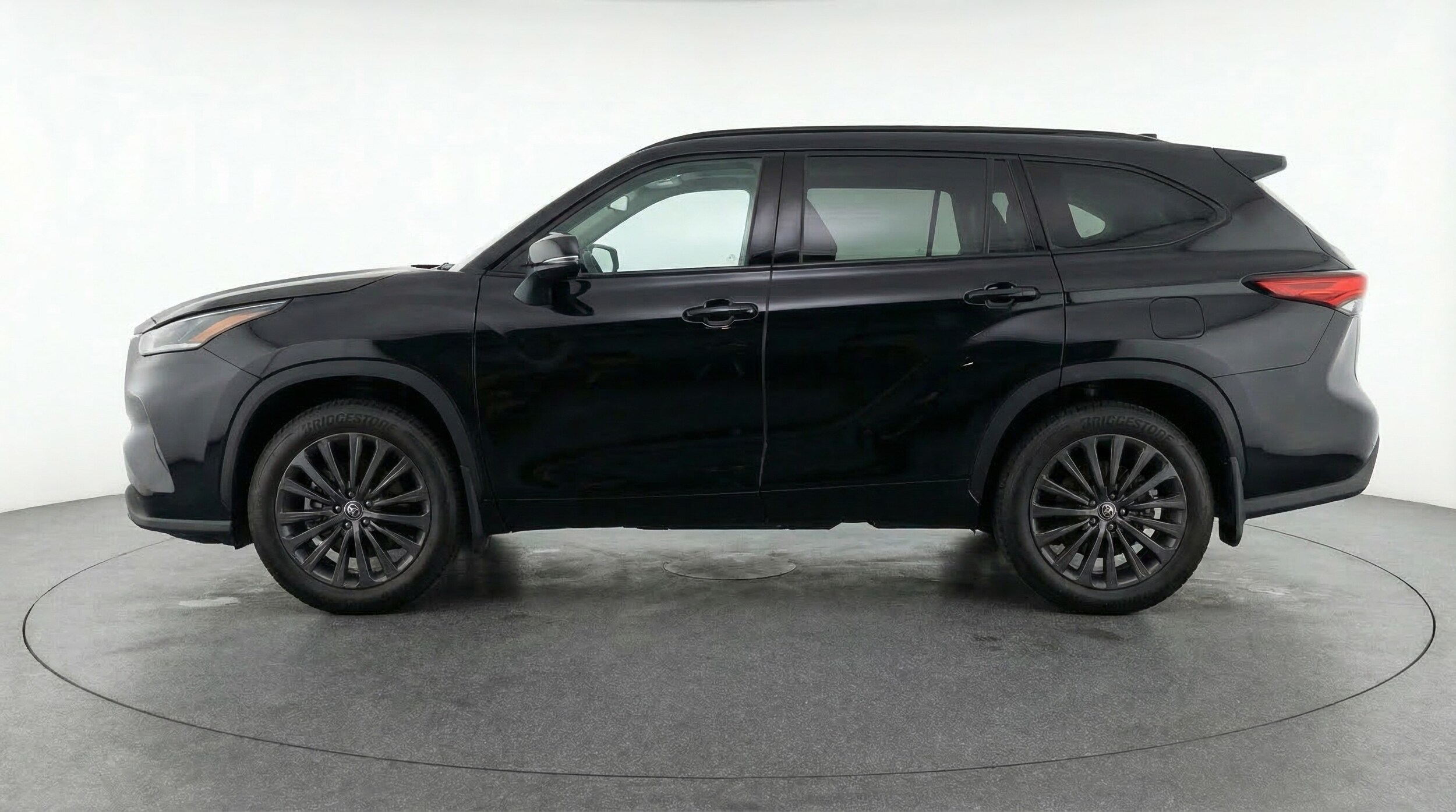 Thumbnail: 2025 Toyota Highlander - 4