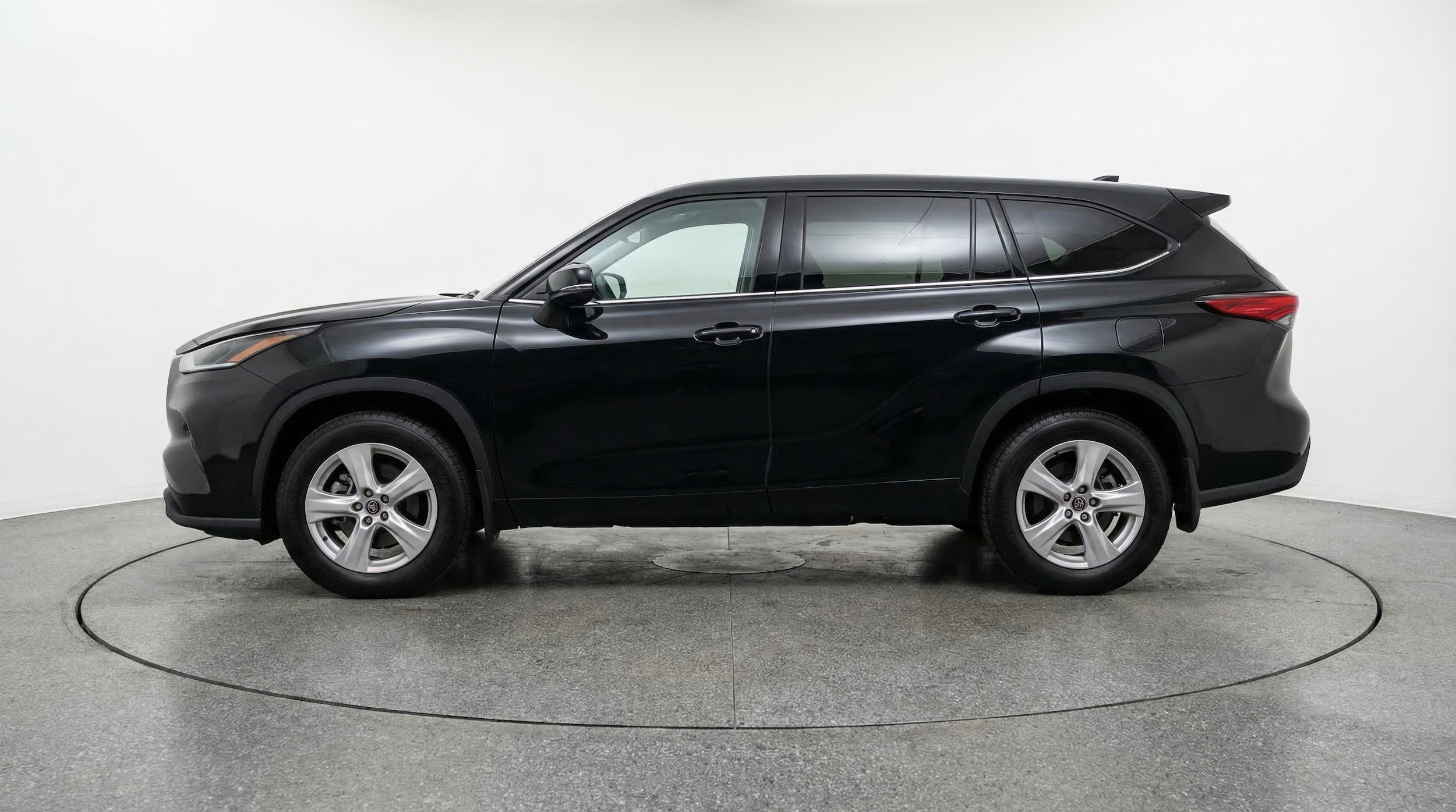 Thumbnail: 2025 Toyota Highlander - 4