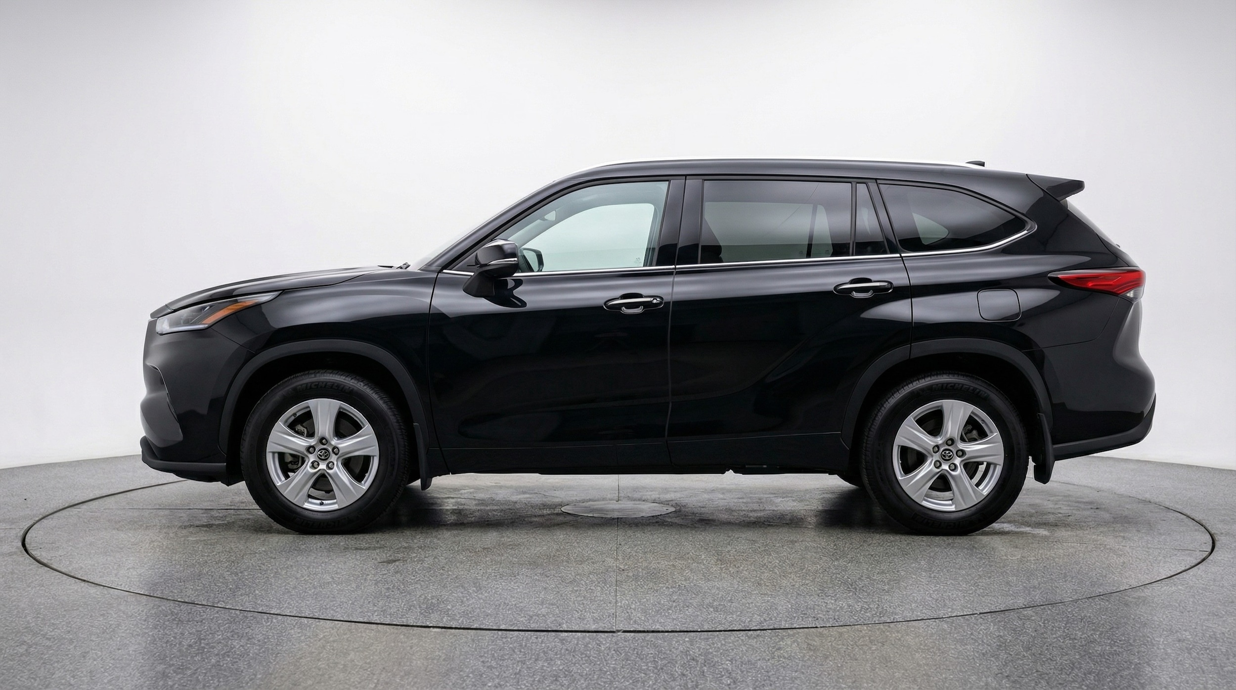 Thumbnail: 2025 Toyota Highlander - 4