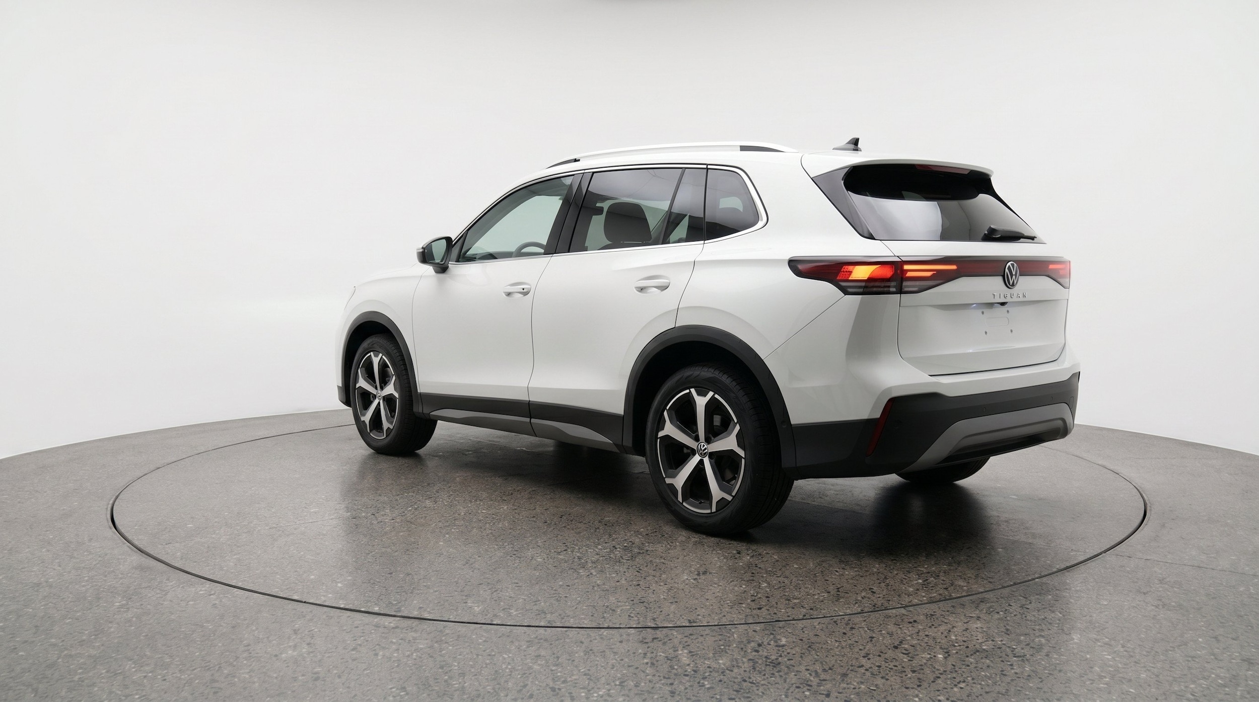 Thumbnail: 2026 Volkswagen Tiguan - 6