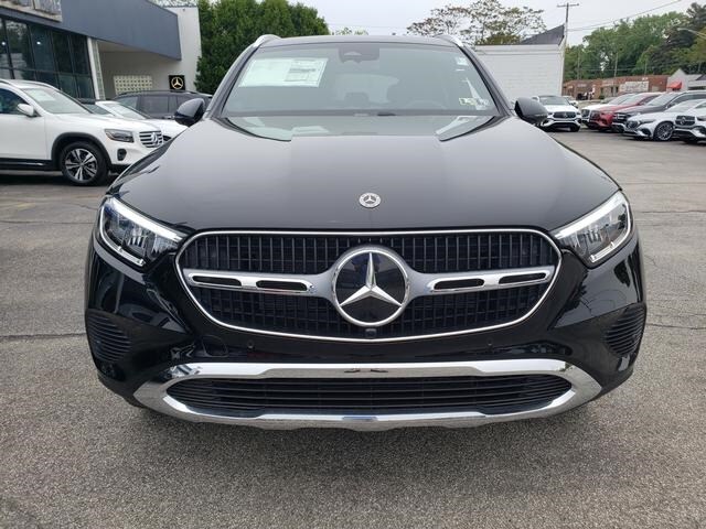 2025 Mercedes Benz GLC 300 4MATIC photo 2