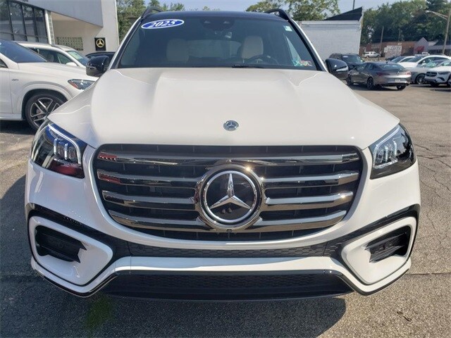 2025 Mercedes Benz GLS 450 4MATIC photo 3