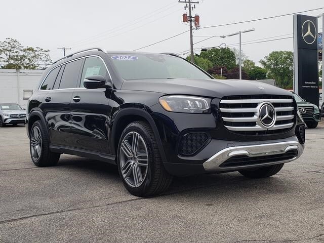 2025 Mercedes Benz GLS 450 4MATIC photo 4