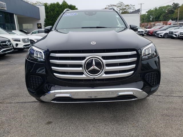 2025 Mercedes Benz GLS 450 4MATIC photo 3