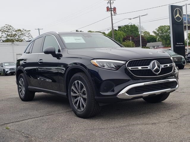 2025 Mercedes Benz GLC 300 4MATIC photo 3
