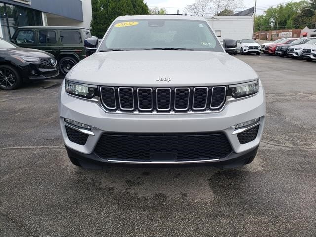 2022 Jeep Grand Cherokee Limited photo 2