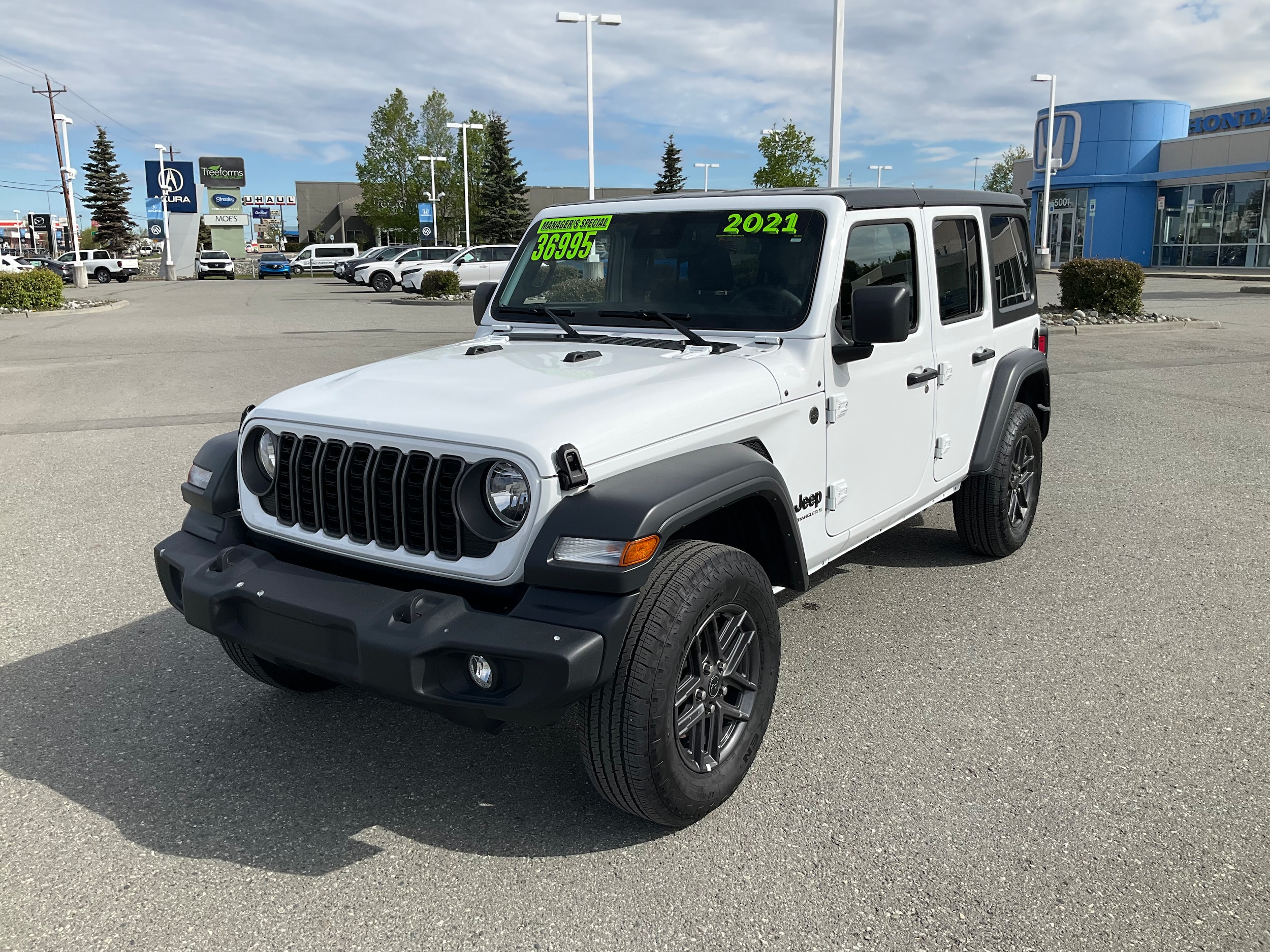 2025 Jeep Wrangler Sport S's photo