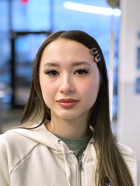 Staff member Athena from ID_355fc31c6a0c