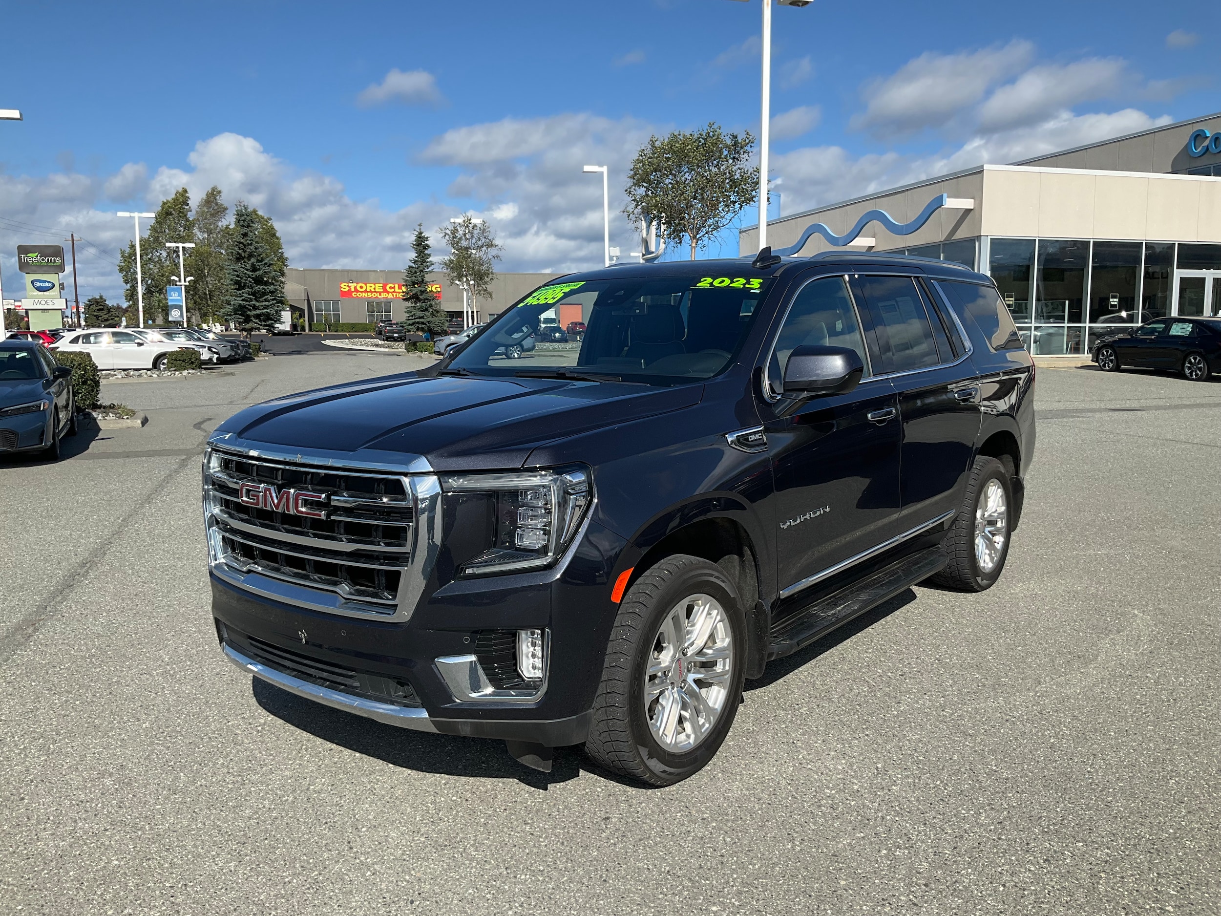 2023 GMC Yukon SLT