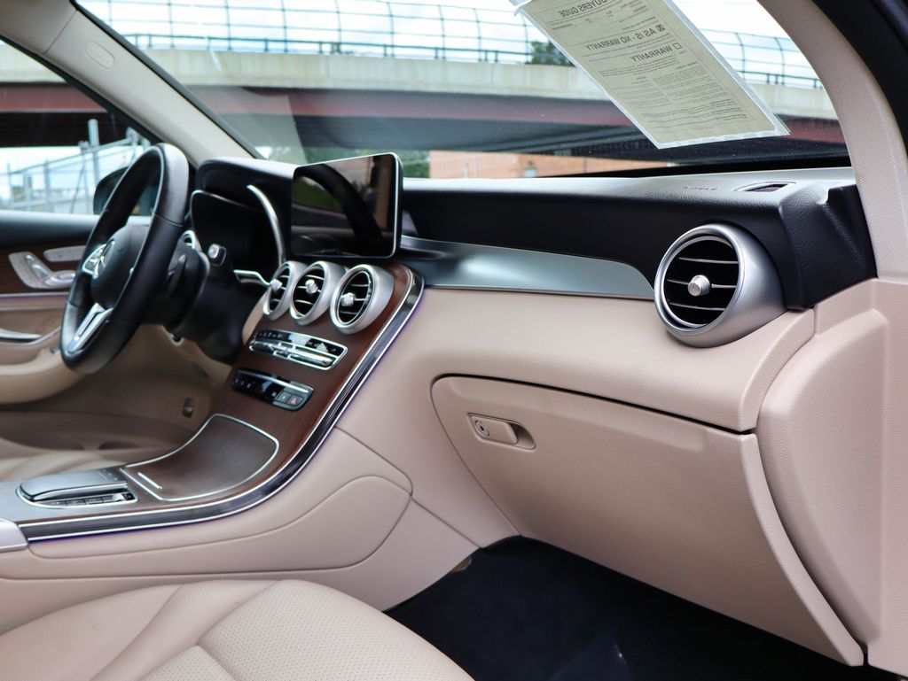 2022 Mercedes-Benz GLC GLC300 - Photo 22