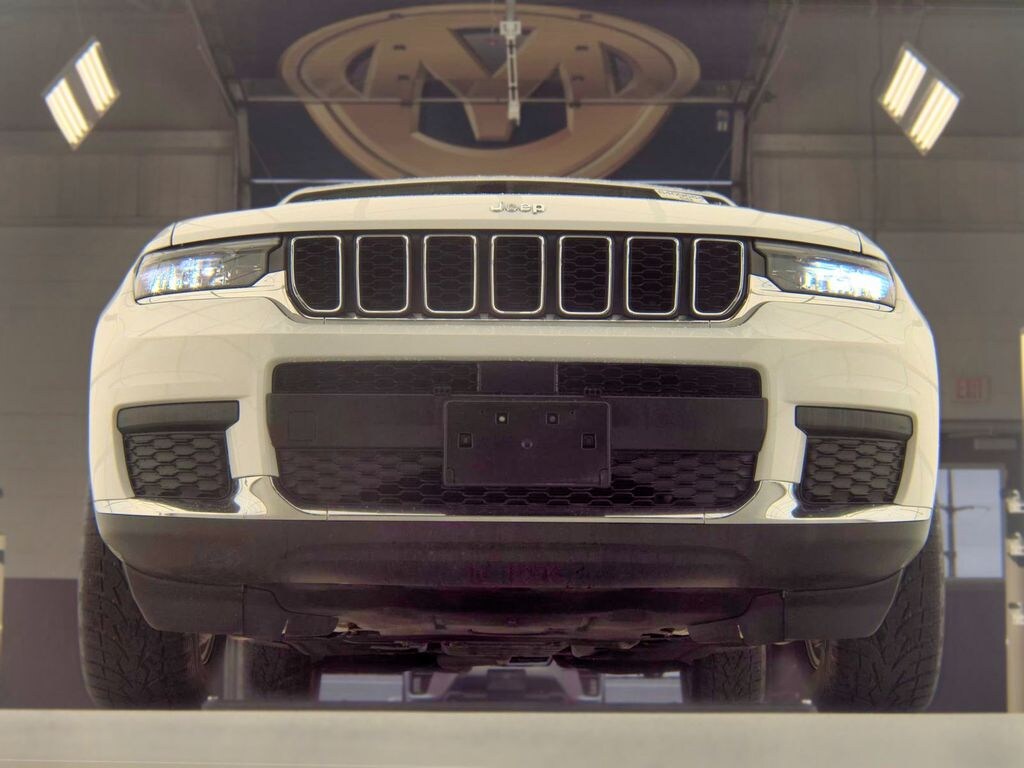 Used 2024 Jeep Grand Cherokee L Laredo SUV
