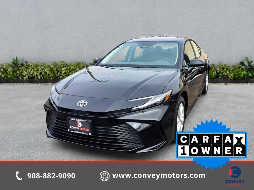 2026 Toyota Camry LE Hybrid's photo
