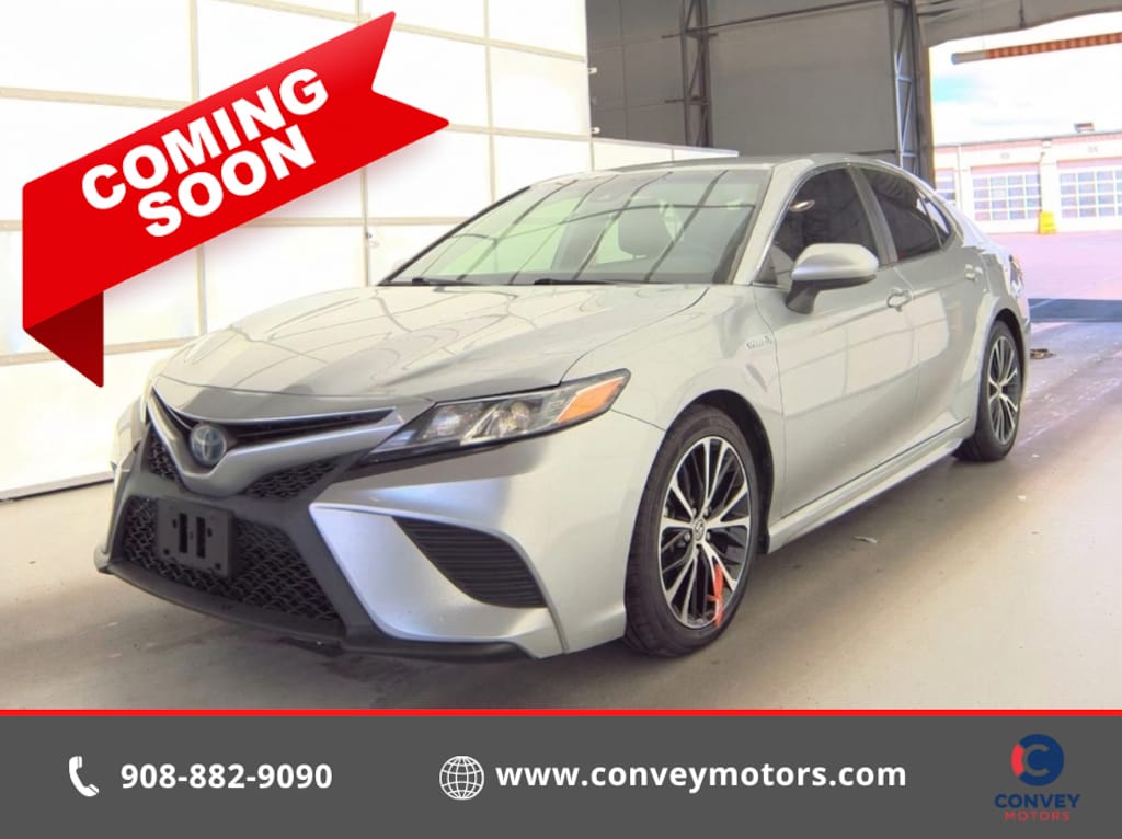 Used 2020 Toyota Camry Hybrid SE Sedan