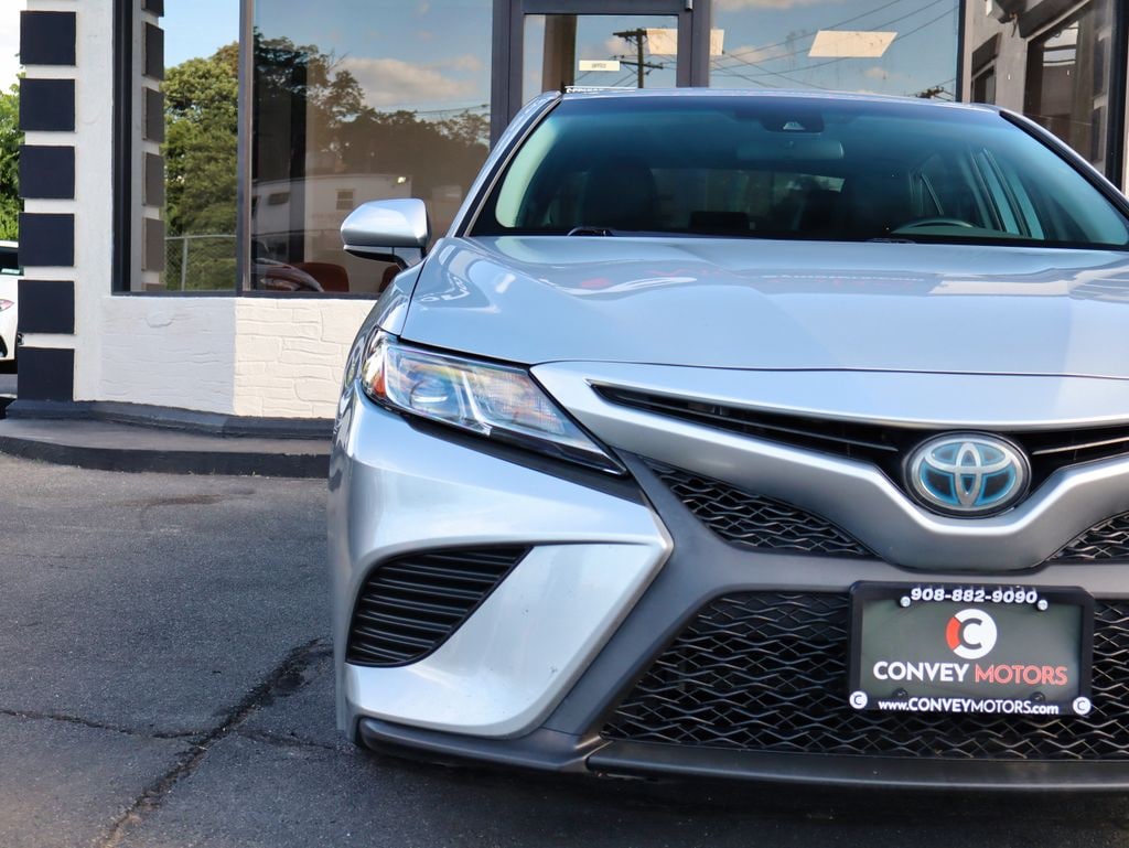 Used 2020 Toyota Camry Hybrid SE Sedan