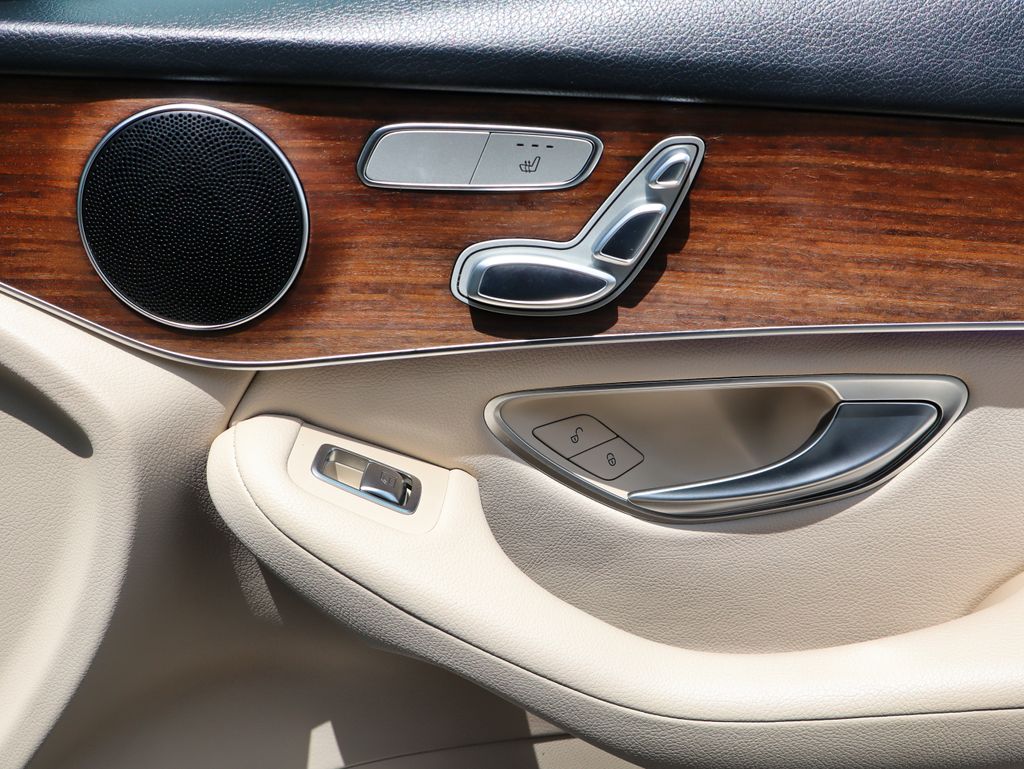 2022 Mercedes-Benz GLC GLC300 - Photo 53