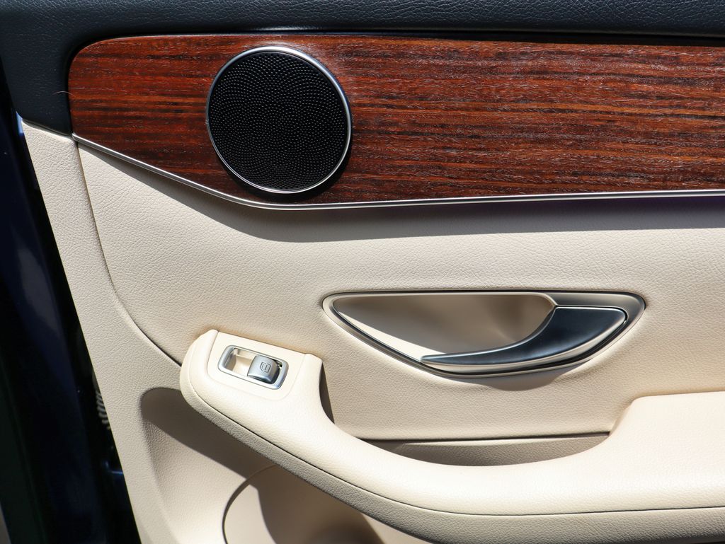 2022 Mercedes-Benz GLC GLC300 - Photo 54
