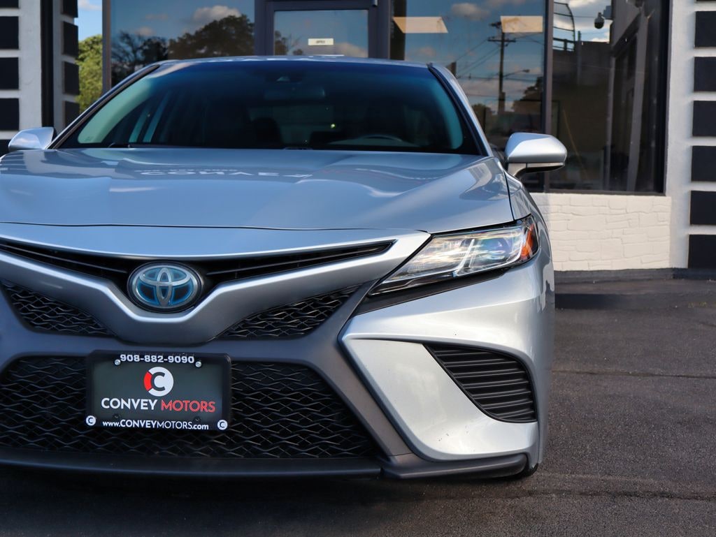 Used 2020 Toyota Camry Hybrid SE Sedan