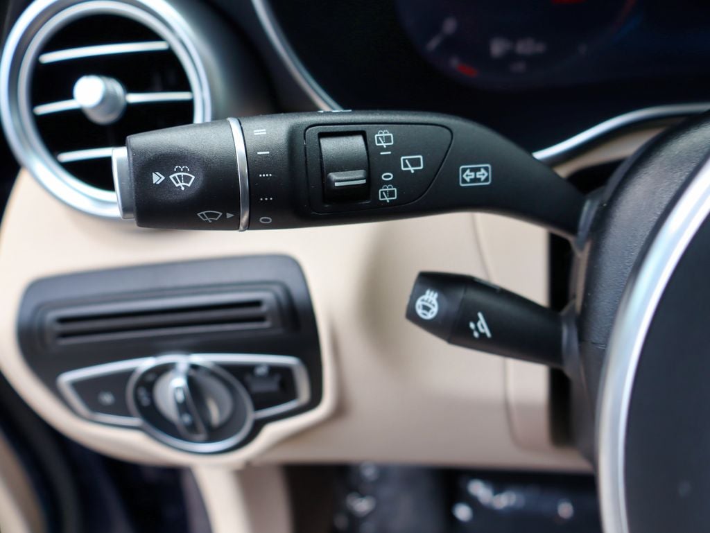 2022 Mercedes-Benz GLC GLC300 - Photo 35