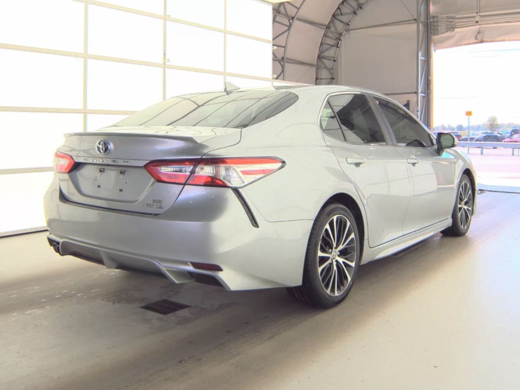Used 2020 Toyota Camry Hybrid SE Sedan