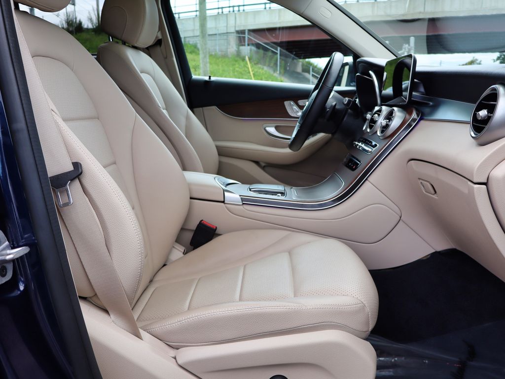 2022 Mercedes-Benz GLC GLC300 - Photo 21